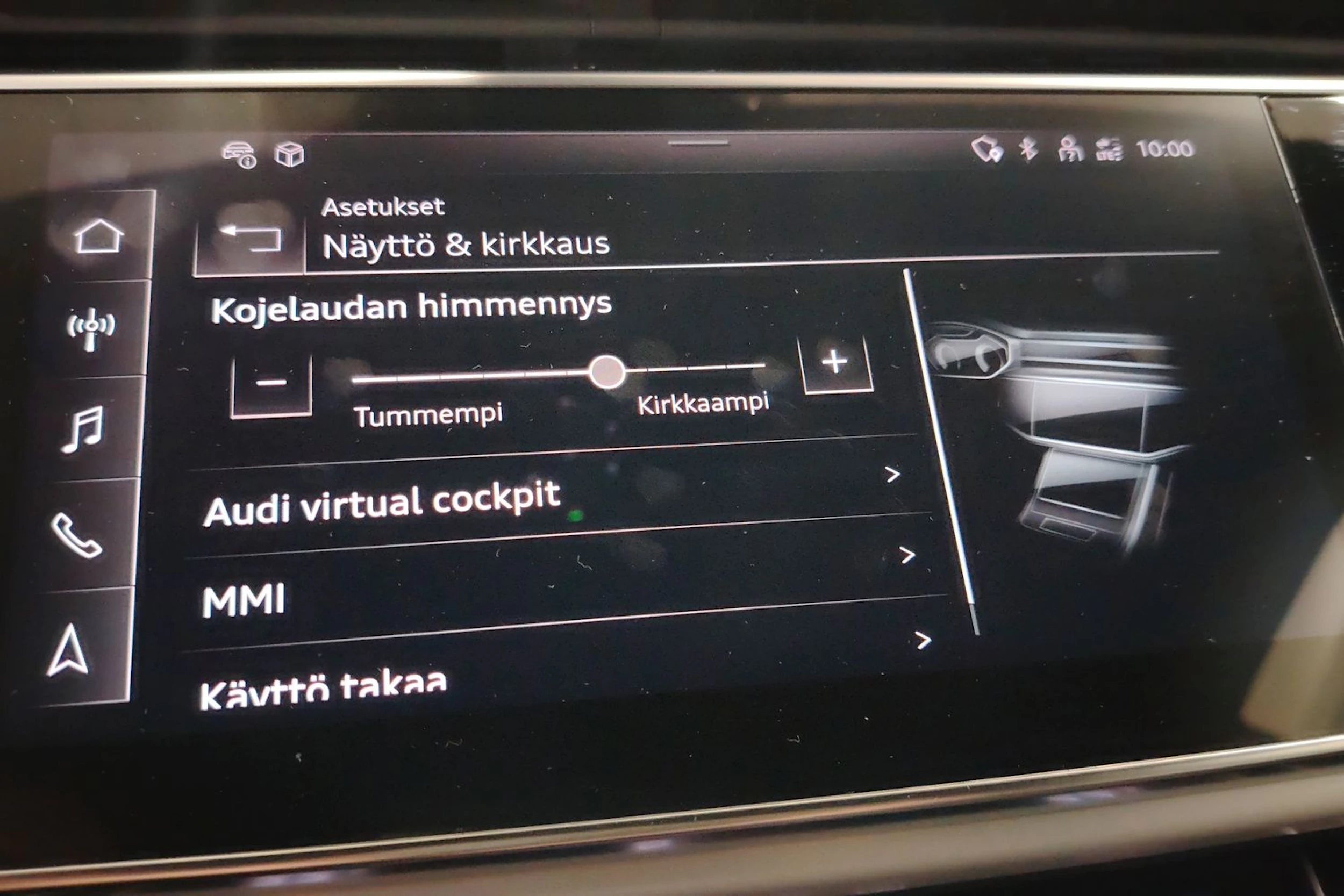 Musta Audi Q8 2021 kuva 27.