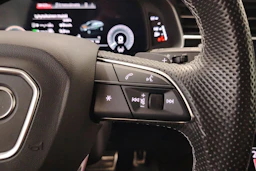 Musta Audi Q8 2021 kuva 28.