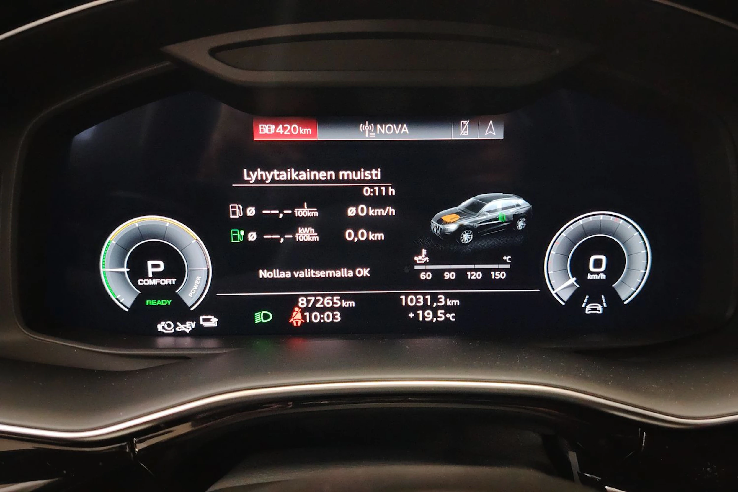 Musta Audi Q8 2021 kuva 35.