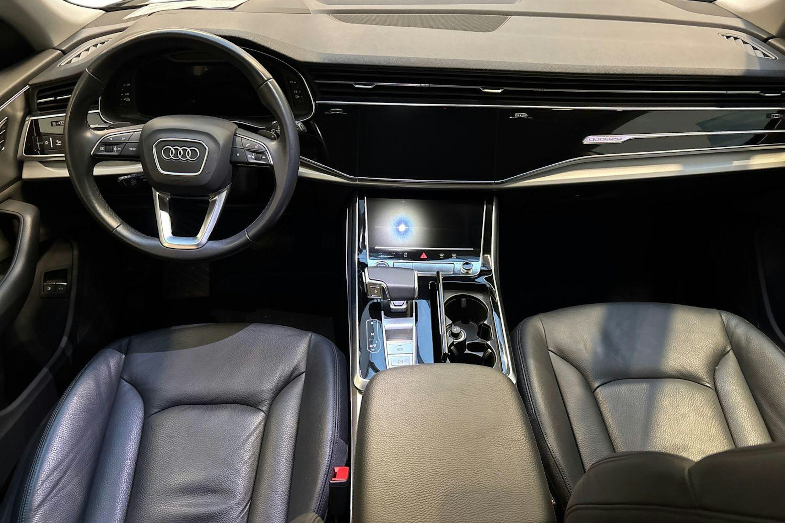 sininen Audi Q8 2021 kuva 9.