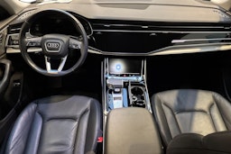 sininen Audi Q8 2021 kuva 9.