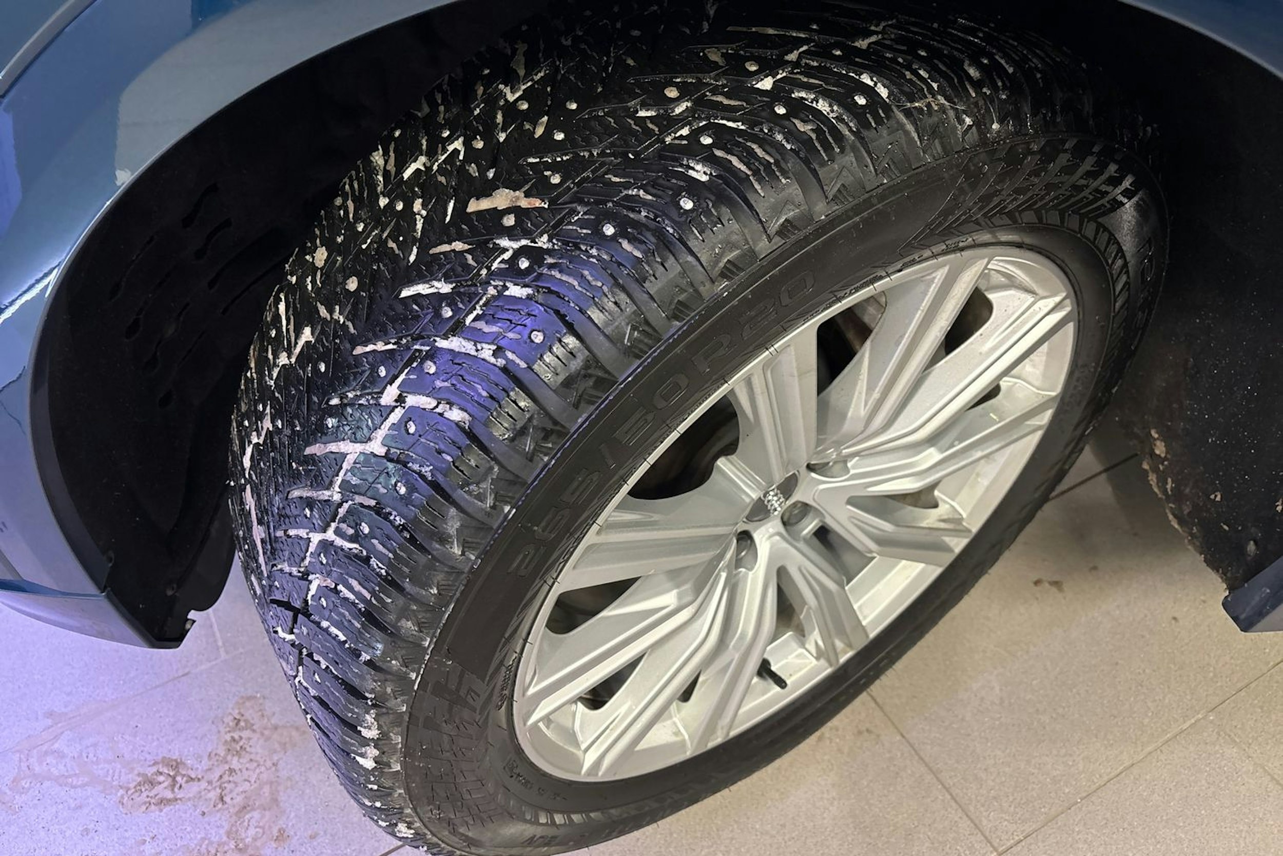 sininen Audi Q8 2021 kuva 13.