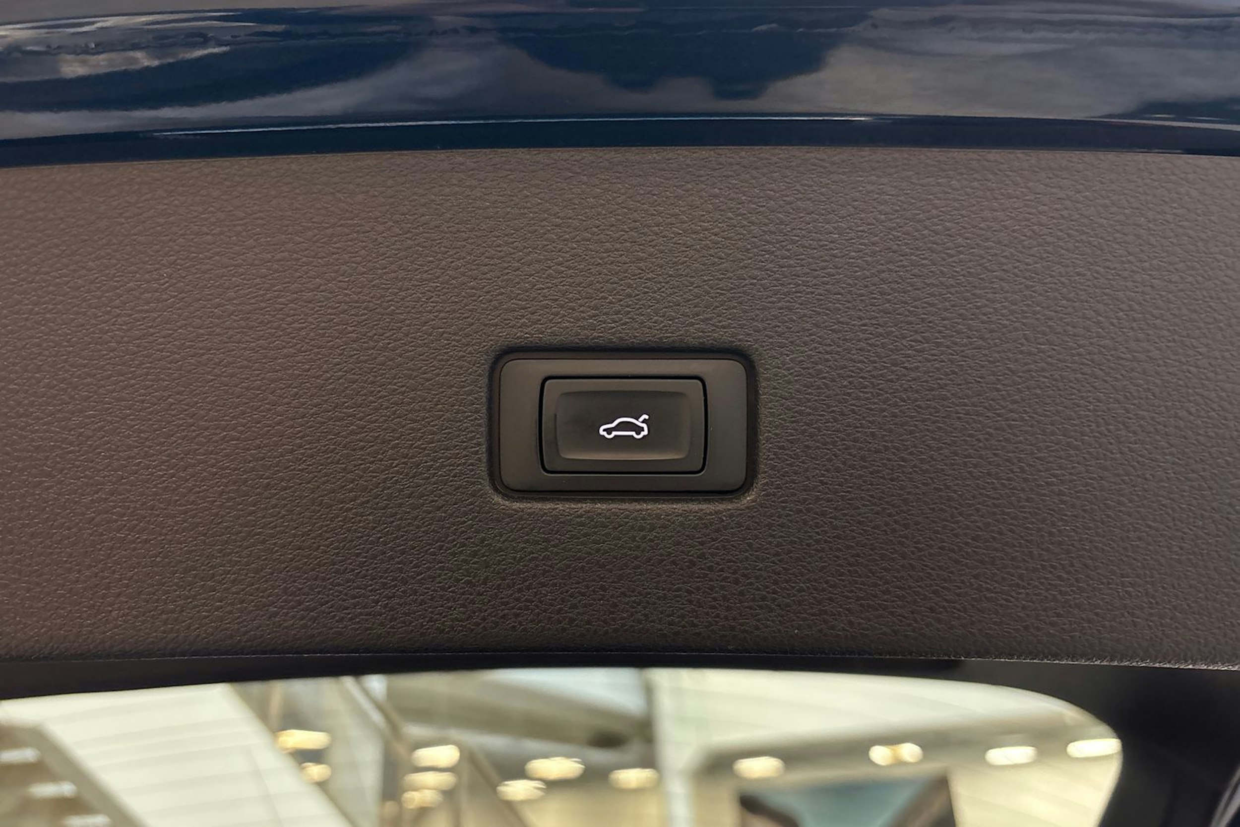 sininen Audi Q8 2021 kuva 17.