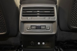 sininen Audi Q8 2021 kuva 18.