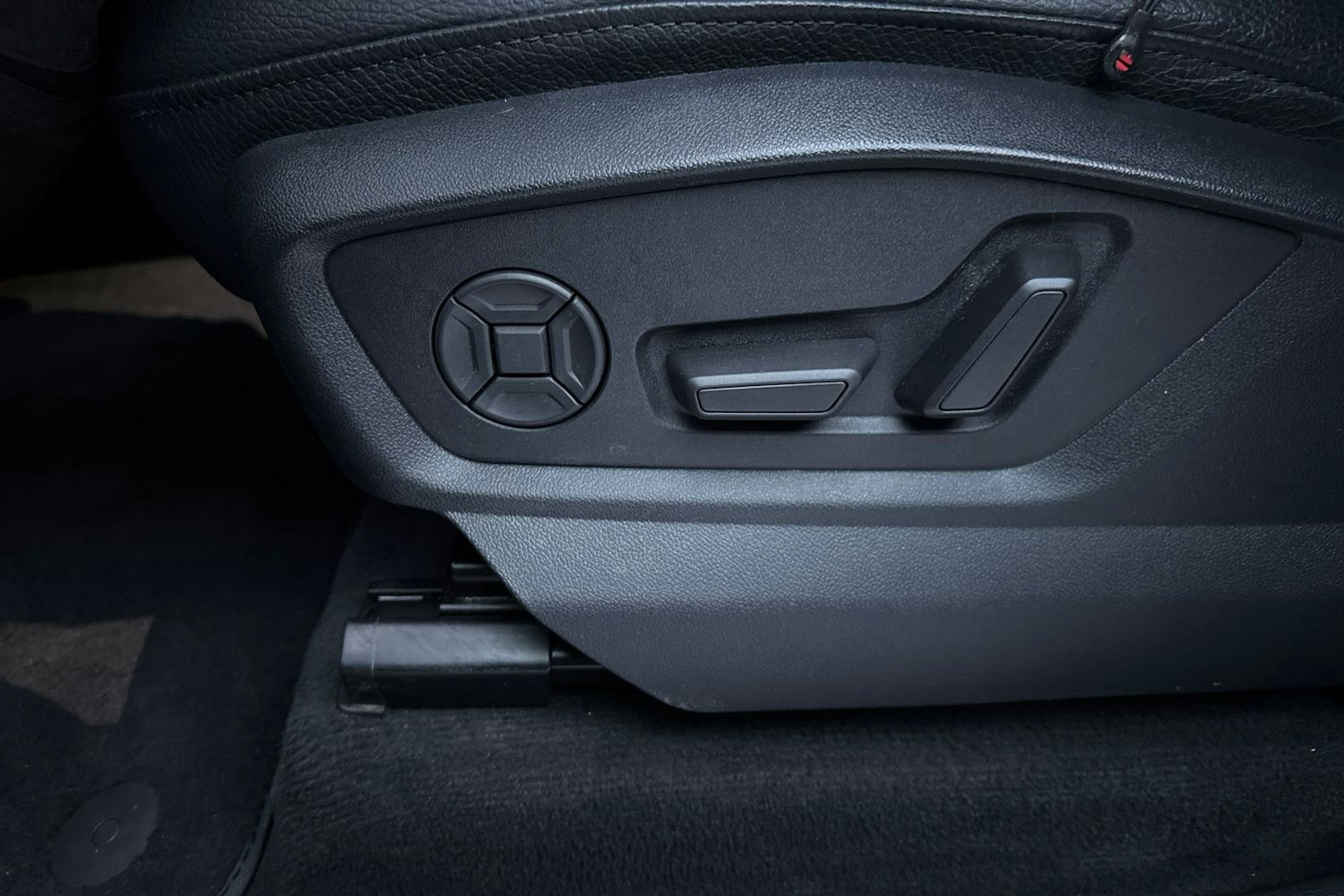 sininen Audi Q8 2021 kuva 20.