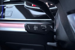 sininen Audi Q8 2021 kuva 21.