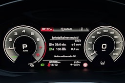 sininen Audi Q8 2021 kuva 23.