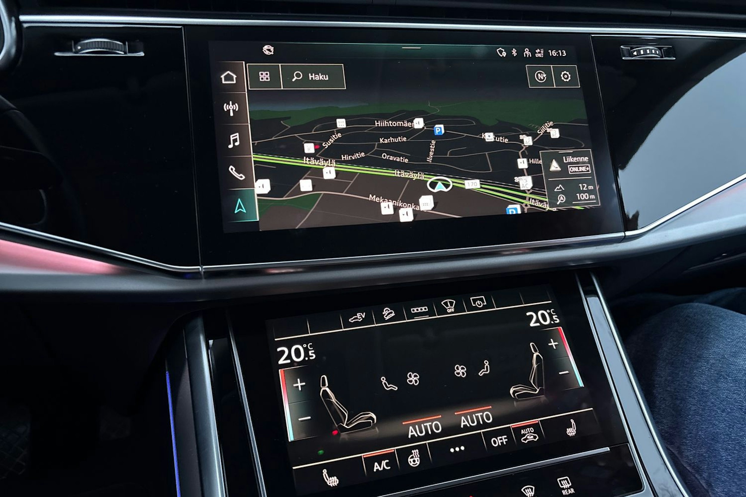 sininen Audi Q8 2021 kuva 25.