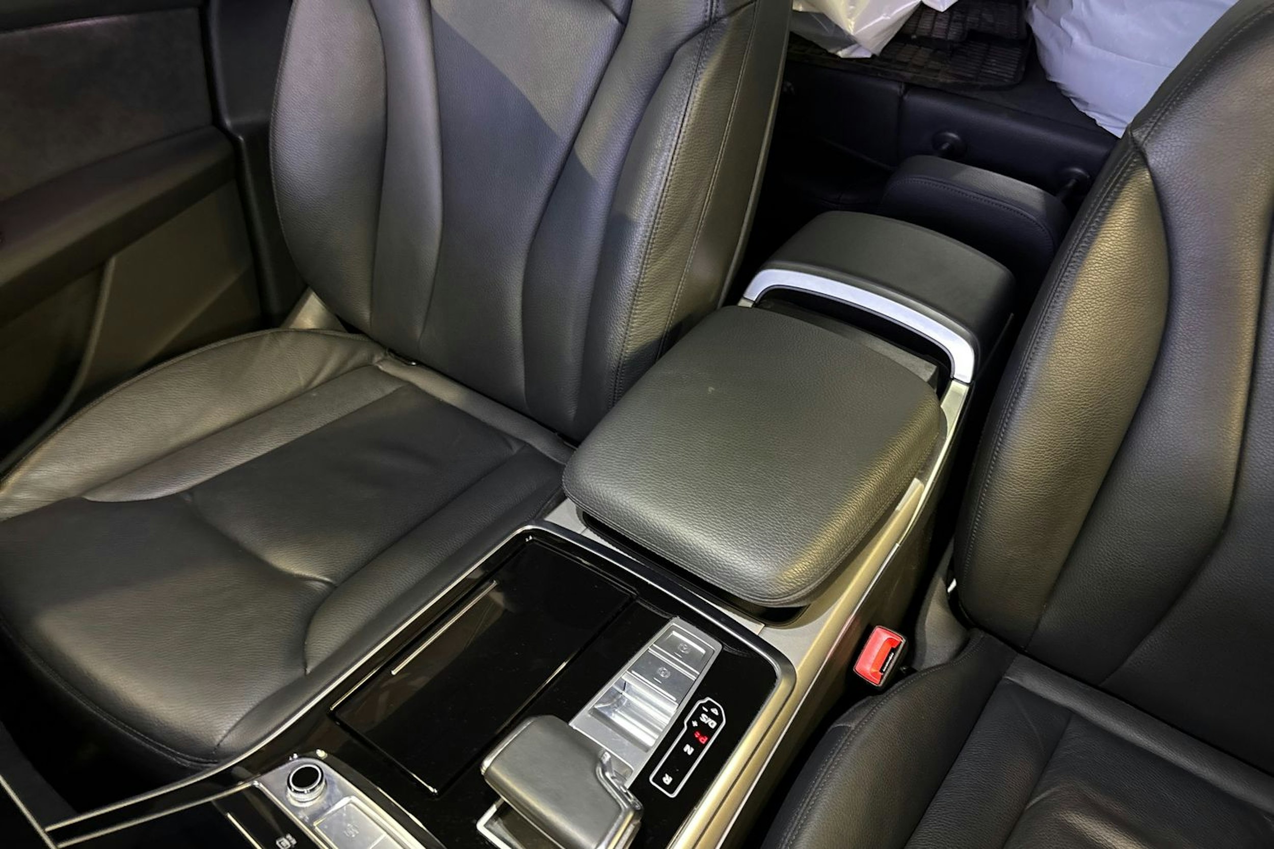 sininen Audi Q8 2021 kuva 27.