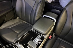 sininen Audi Q8 2021 kuva 27.