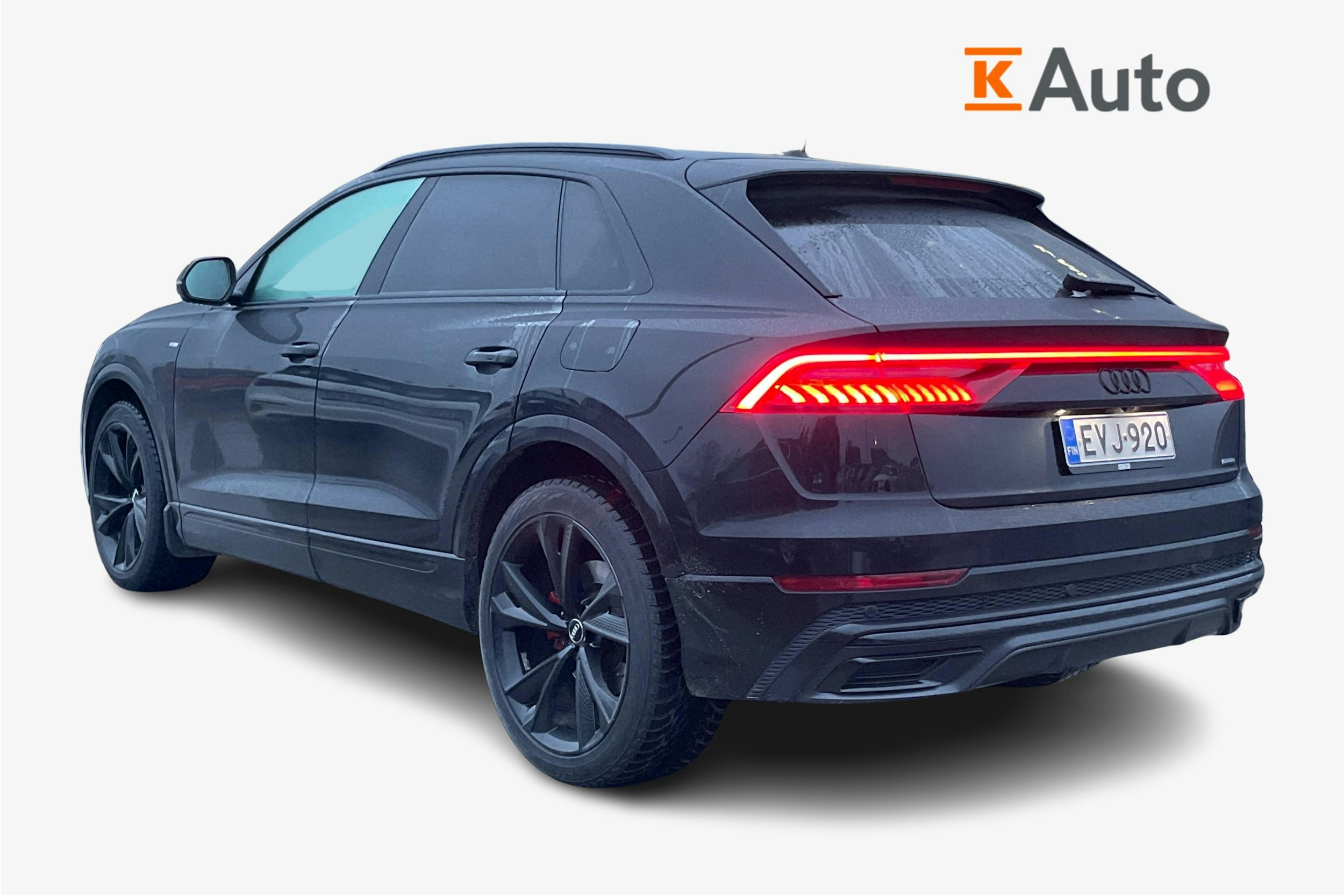 musta Audi Q8 2021 kuva 2.
