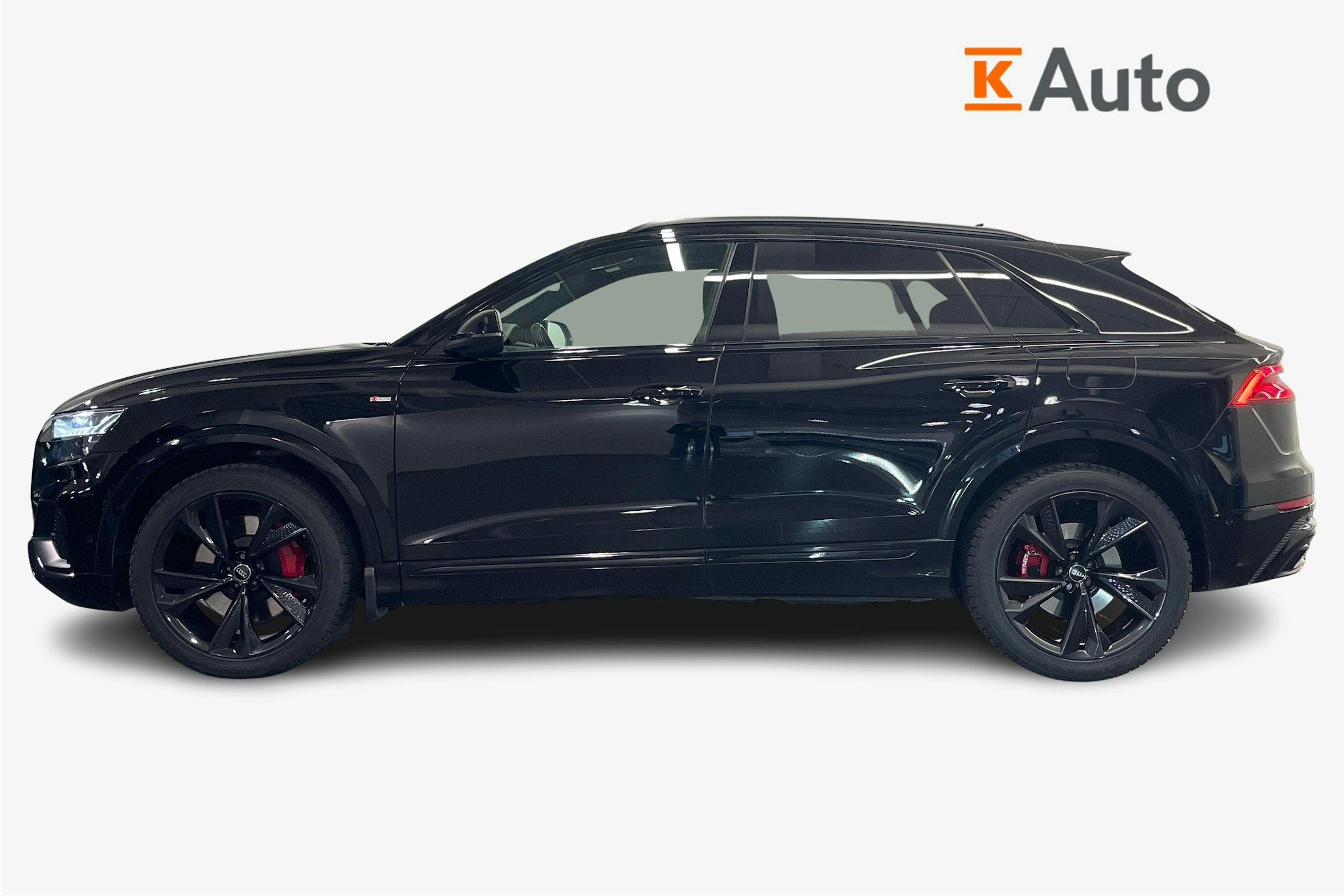 musta Audi Q8 2021 kuva 6.