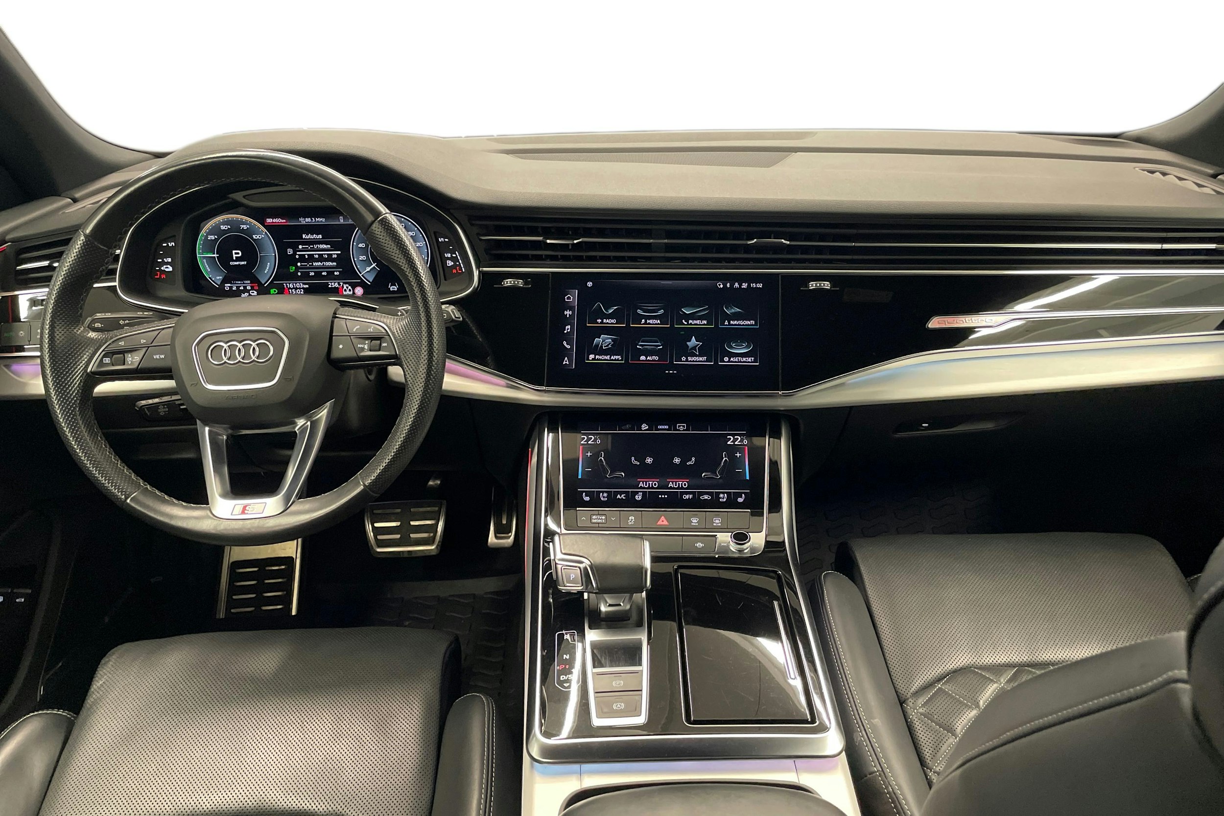 musta Audi Q8 2021 kuva 9.