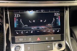 musta Audi Q8 2021 kuva 17.