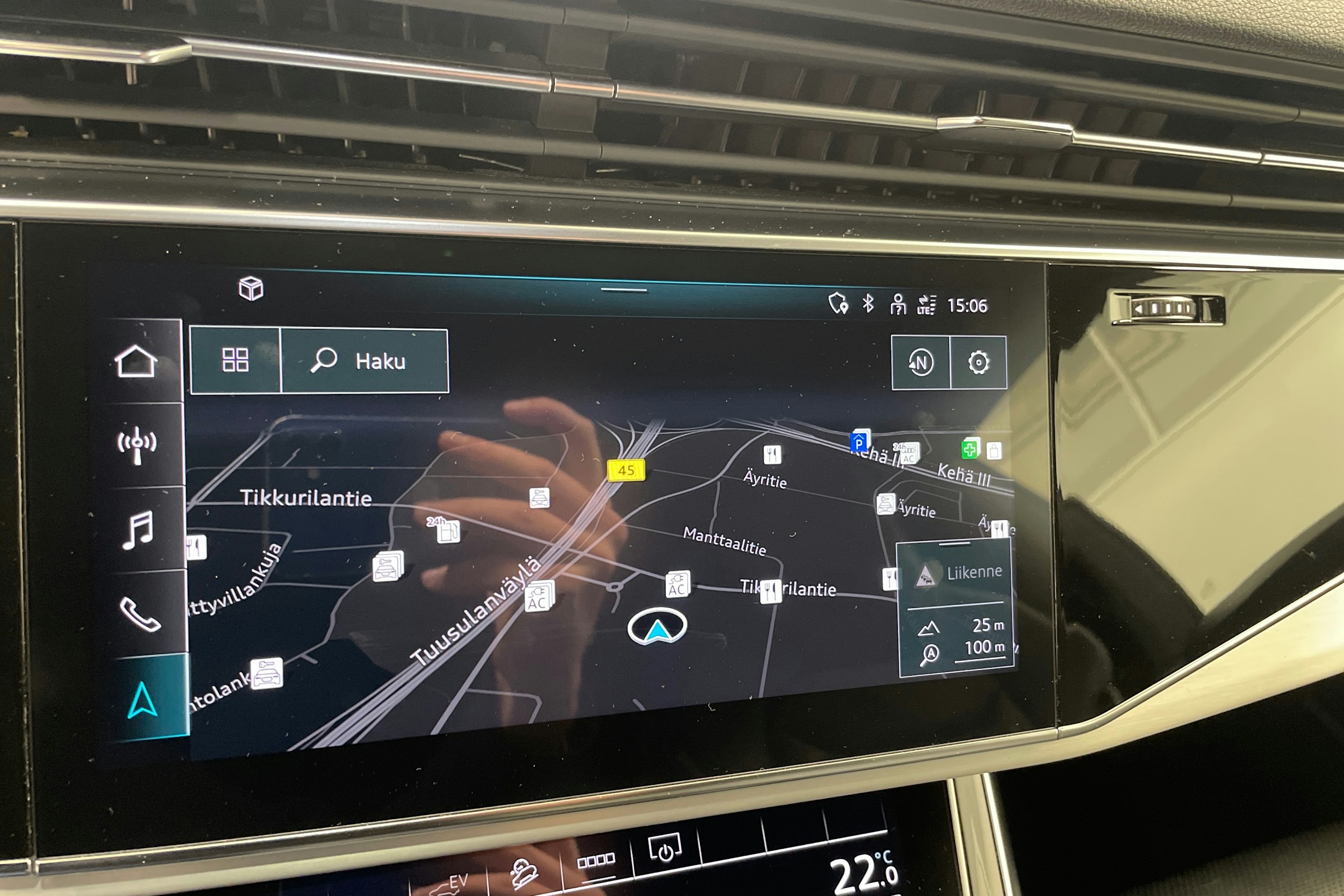 musta Audi Q8 2021 kuva 20.