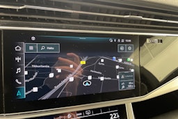 musta Audi Q8 2021 kuva 20.