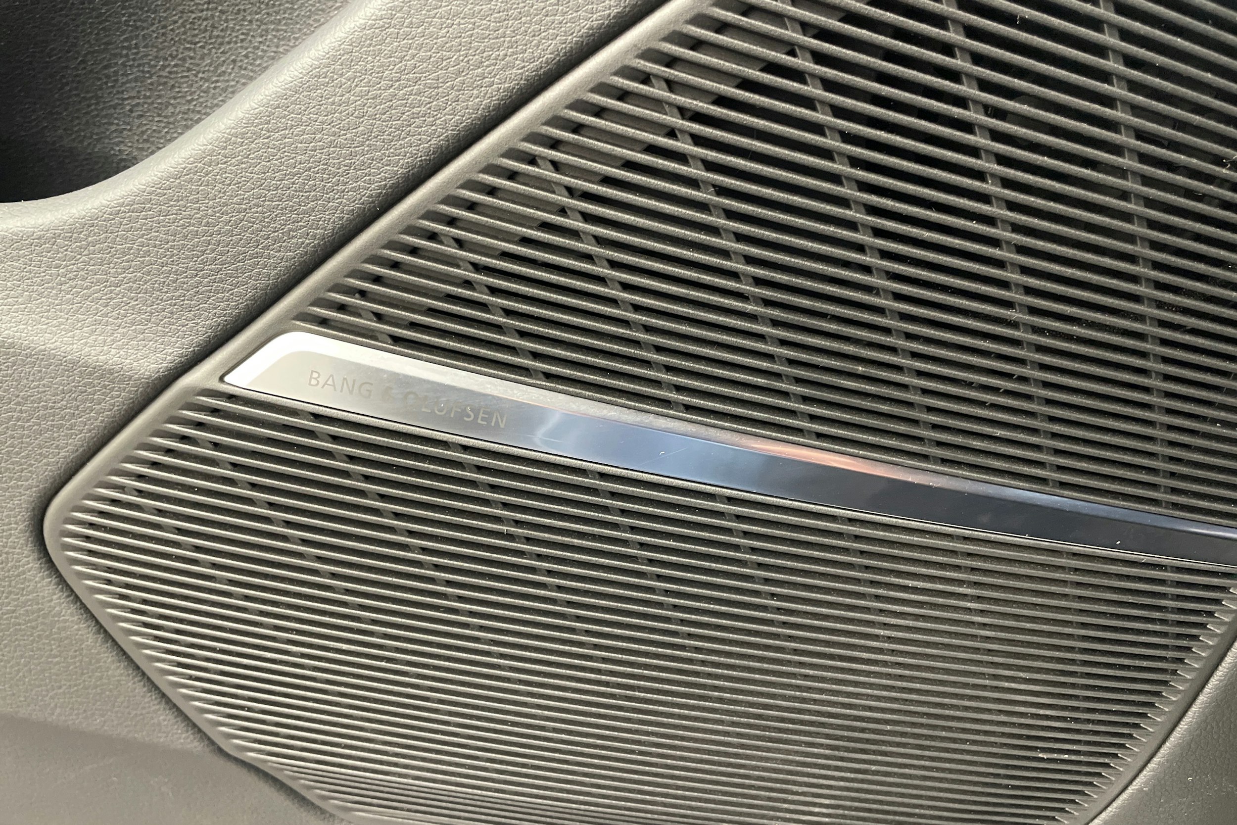 musta Audi Q8 2021 kuva 21.