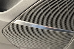 musta Audi Q8 2021 kuva 21.