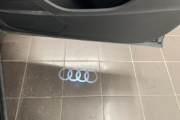 musta Audi Q8 2021 kuva 22.