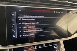 musta Audi Q8 2021 kuva 27.