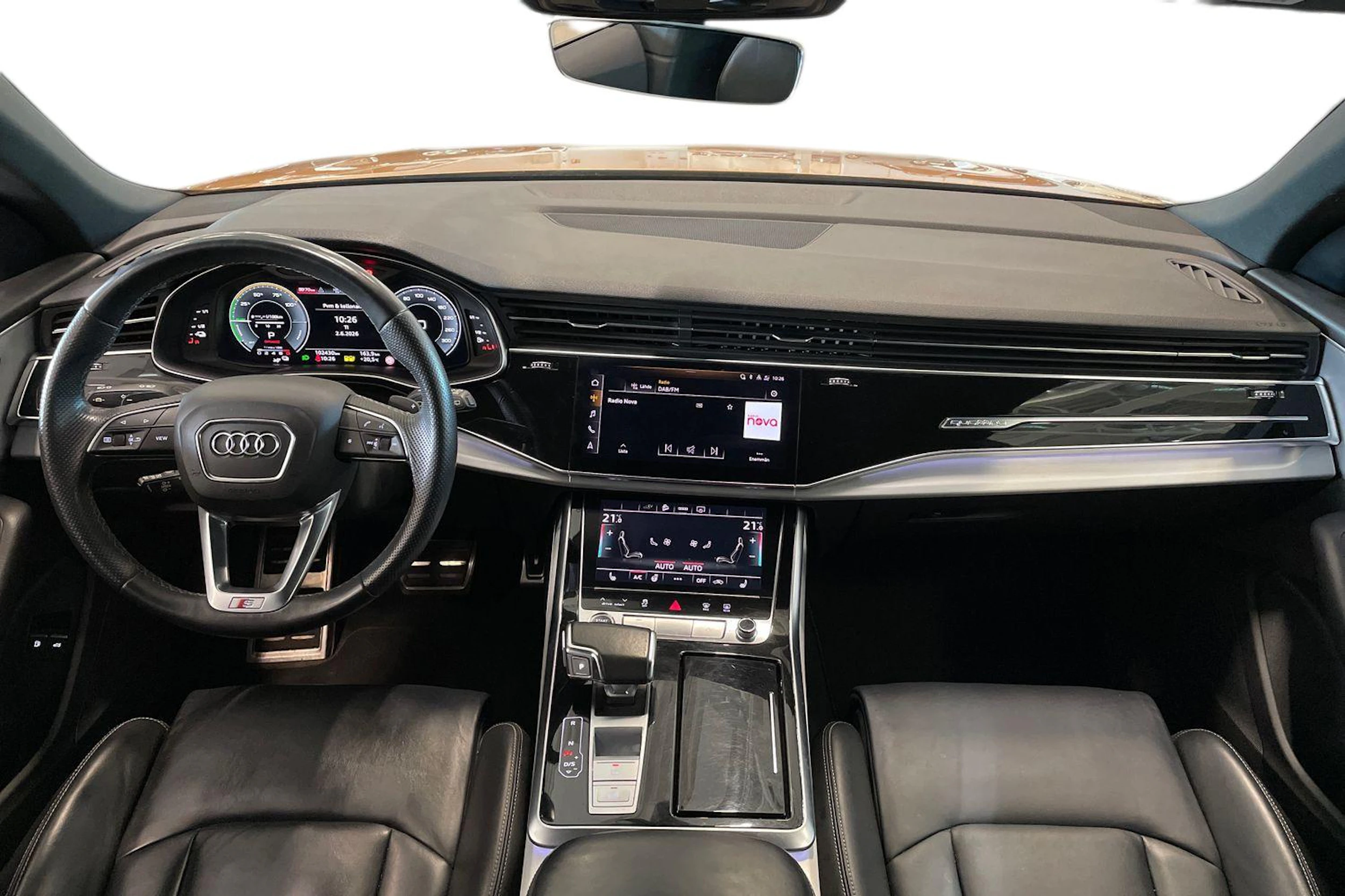 sininen Audi Q8 2021 kuva 7.