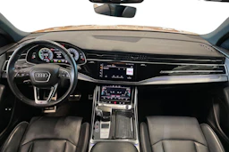 sininen Audi Q8 2021 kuva 7.