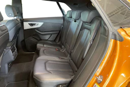 sininen Audi Q8 2021 kuva 8.