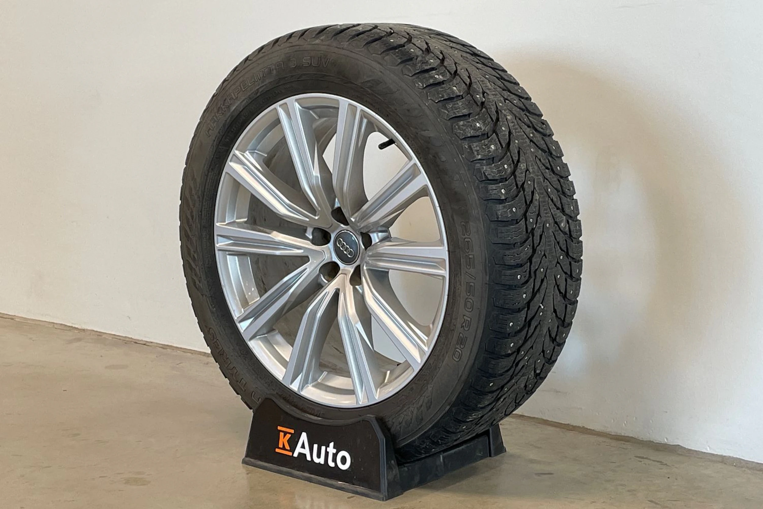 sininen Audi Q8 2021 kuva 10.