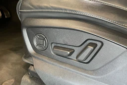 sininen Audi Q8 2021 kuva 13.