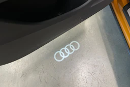 sininen Audi Q8 2021 kuva 14.