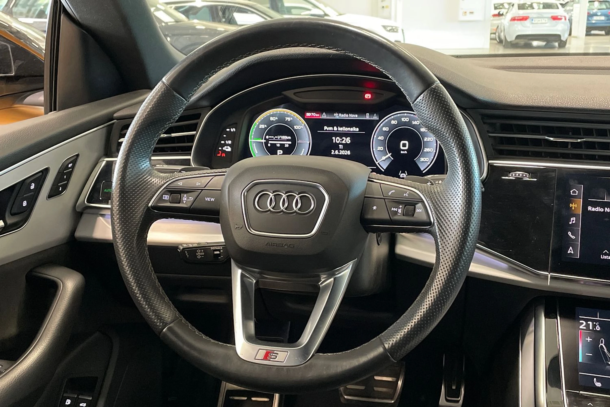 sininen Audi Q8 2021 kuva 15.