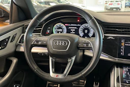 sininen Audi Q8 2021 kuva 15.