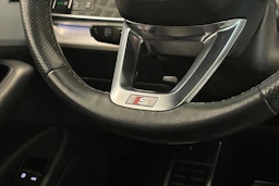 sininen Audi Q8 2021 kuva 16.