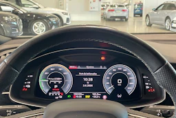 sininen Audi Q8 2021 kuva 17.