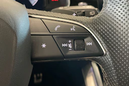 sininen Audi Q8 2021 kuva 18.