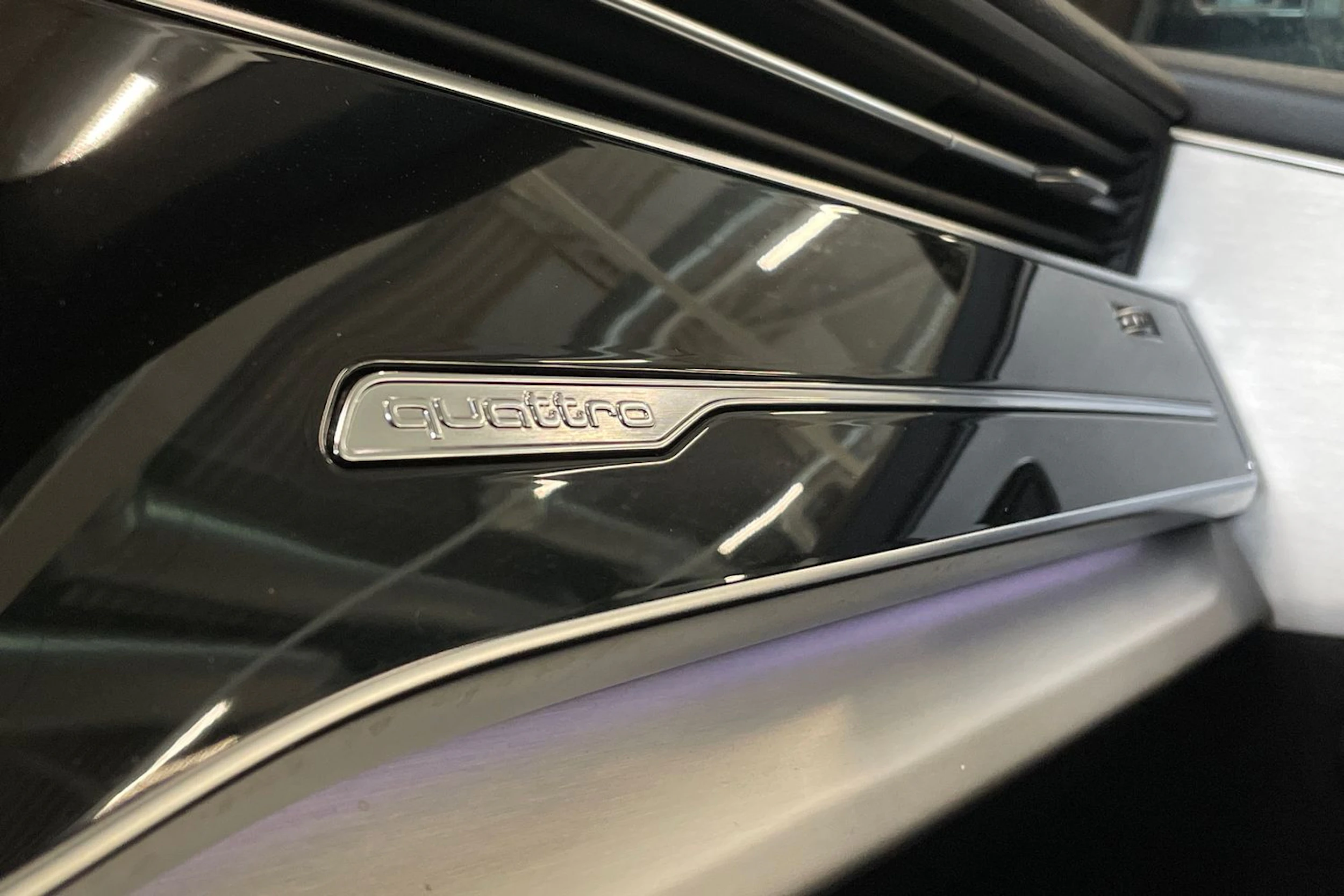 sininen Audi Q8 2021 kuva 21.