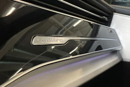 sininen Audi Q8 2021 kuva 21.