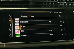 sininen Audi Q8 2021 kuva 22.