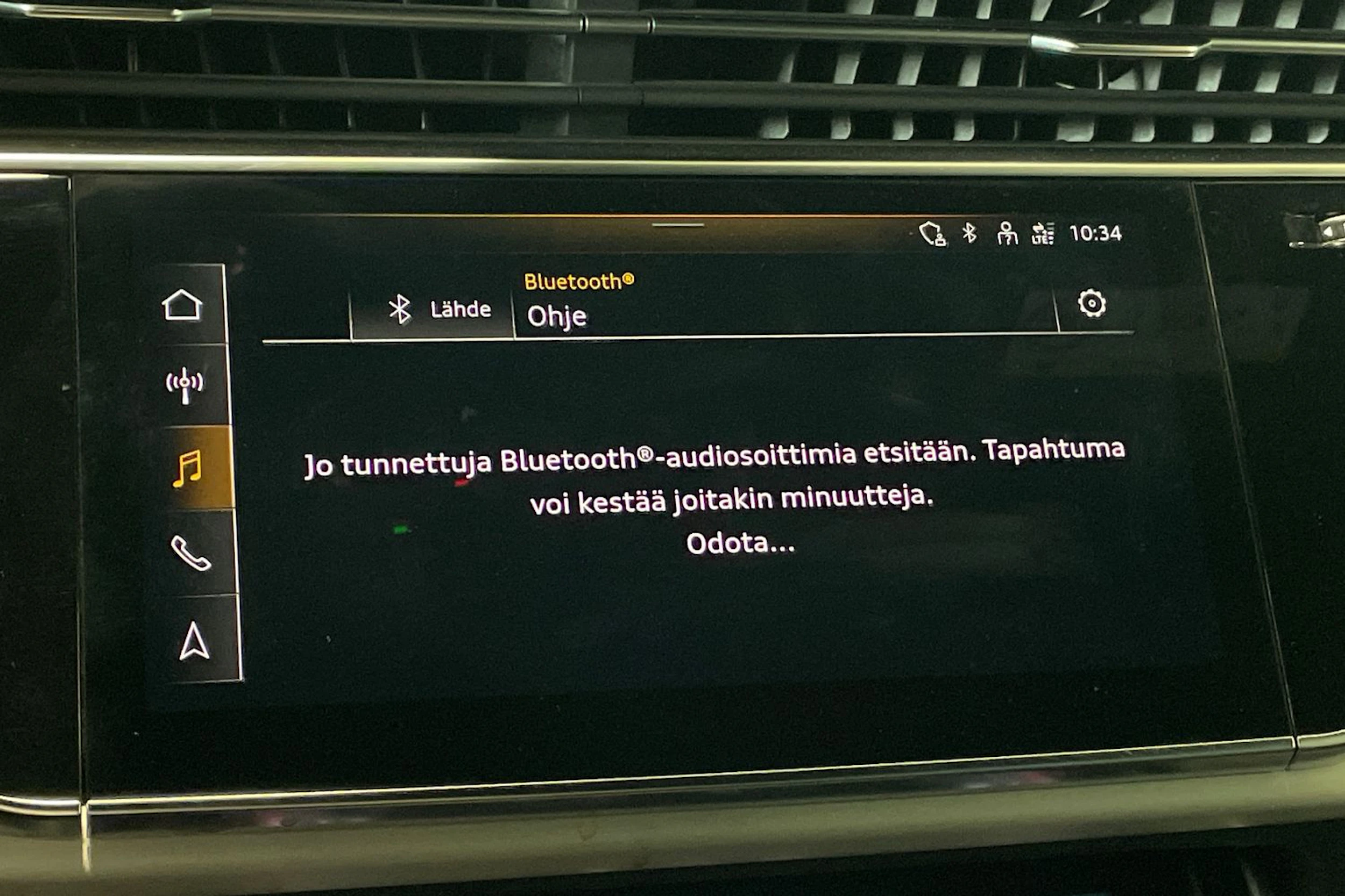 sininen Audi Q8 2021 kuva 23.