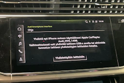 sininen Audi Q8 2021 kuva 24.