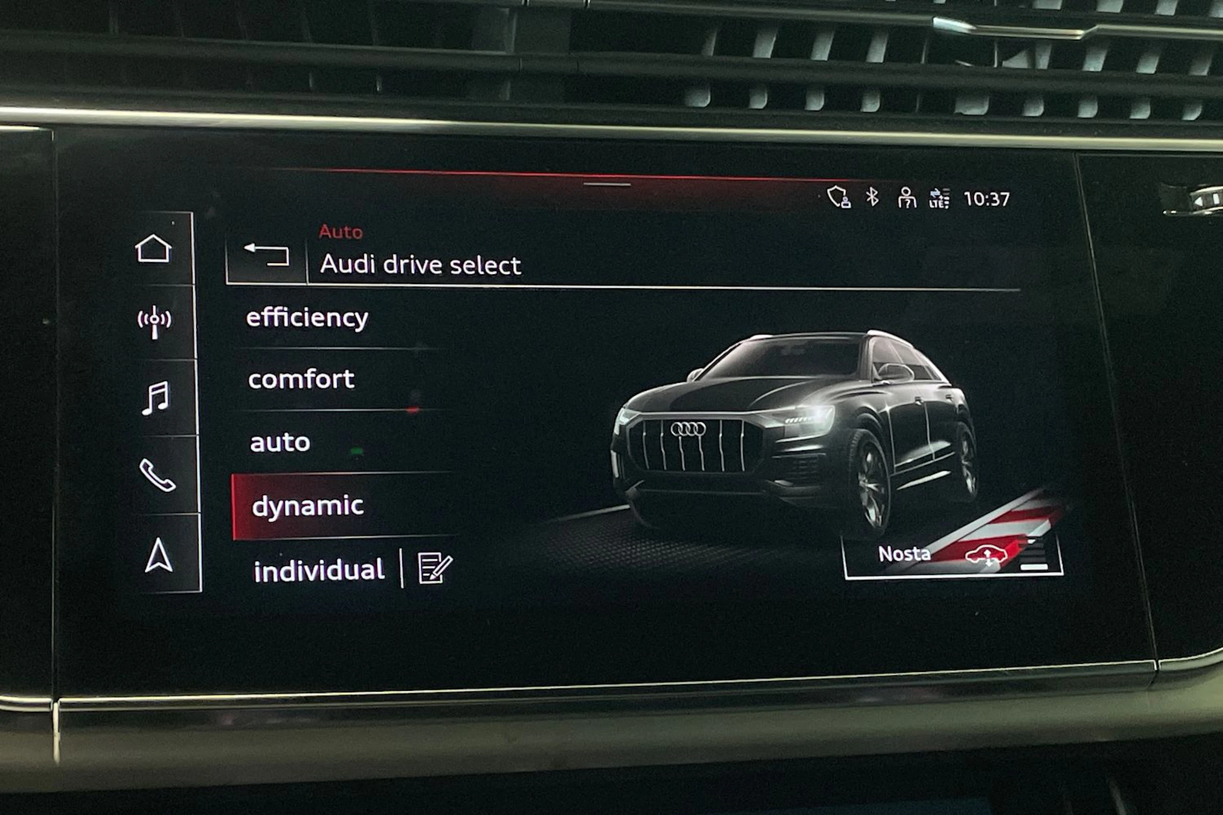 sininen Audi Q8 2021 kuva 25.
