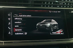sininen Audi Q8 2021 kuva 25.