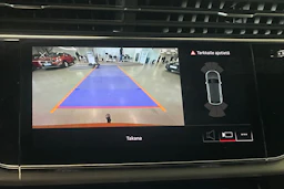 sininen Audi Q8 2021 kuva 29.