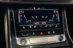 sininen Audi Q8 2021 kuva 30.