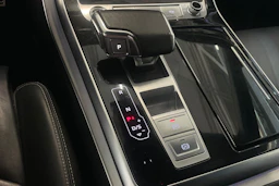 sininen Audi Q8 2021 kuva 31.