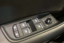 sininen Audi Q8 2021 kuva 32.