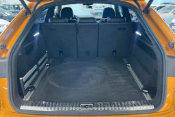 sininen Audi Q8 2021 kuva 34.