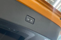 sininen Audi Q8 2021 kuva 35.