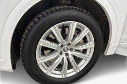 valkoinen Audi Q8 2021 kuva 11.