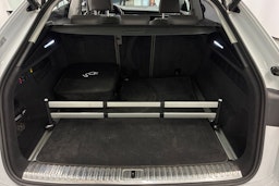 valkoinen Audi Q8 2021 kuva 14.